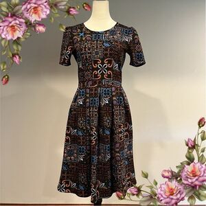 Gorgeous LuLaRoe Amelia short sleeve scoop neck skater style dress